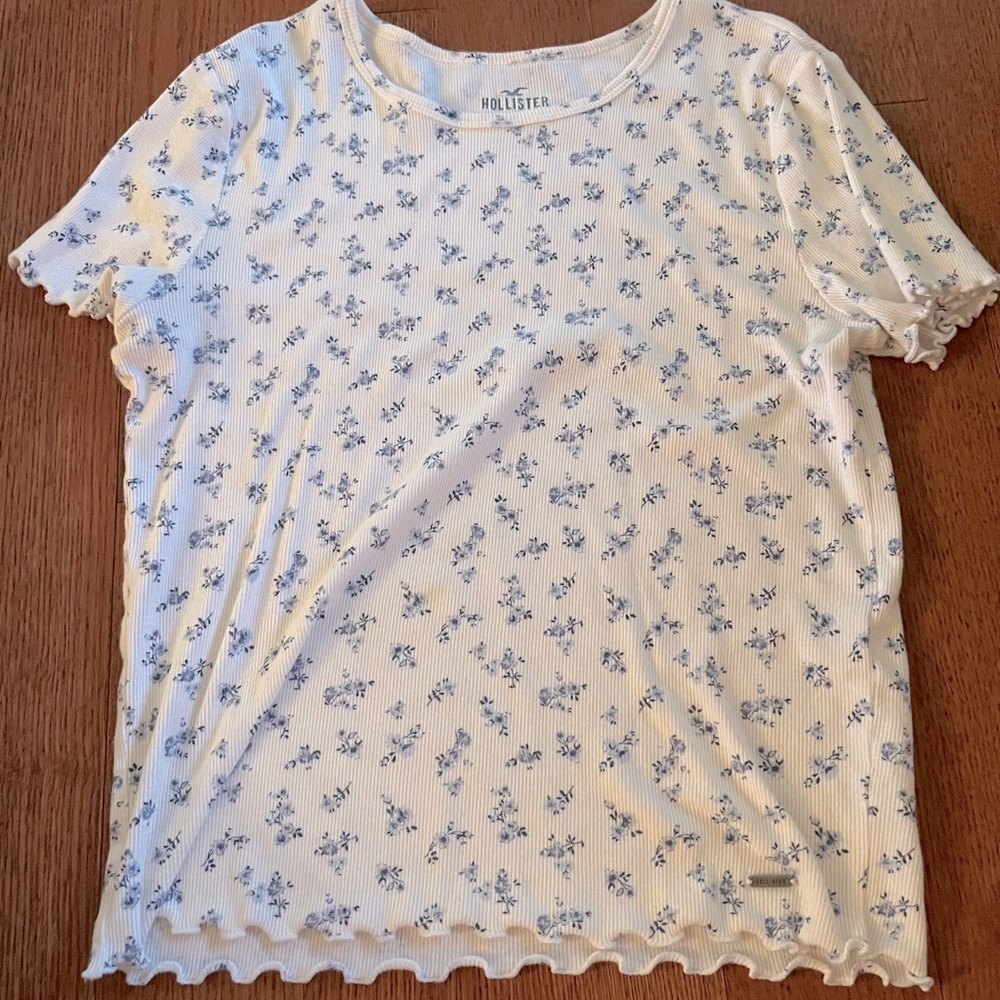 hollister tshirt